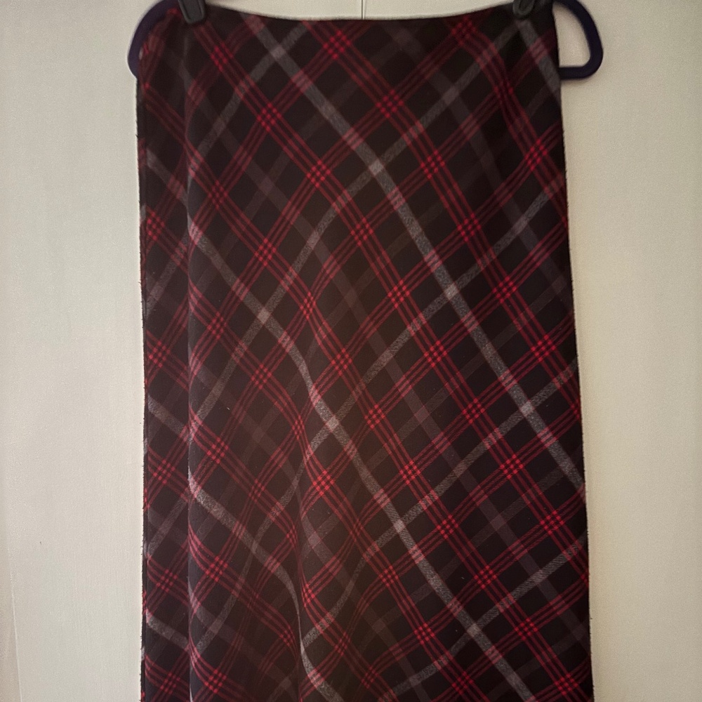 FULLY LINED SKIRT